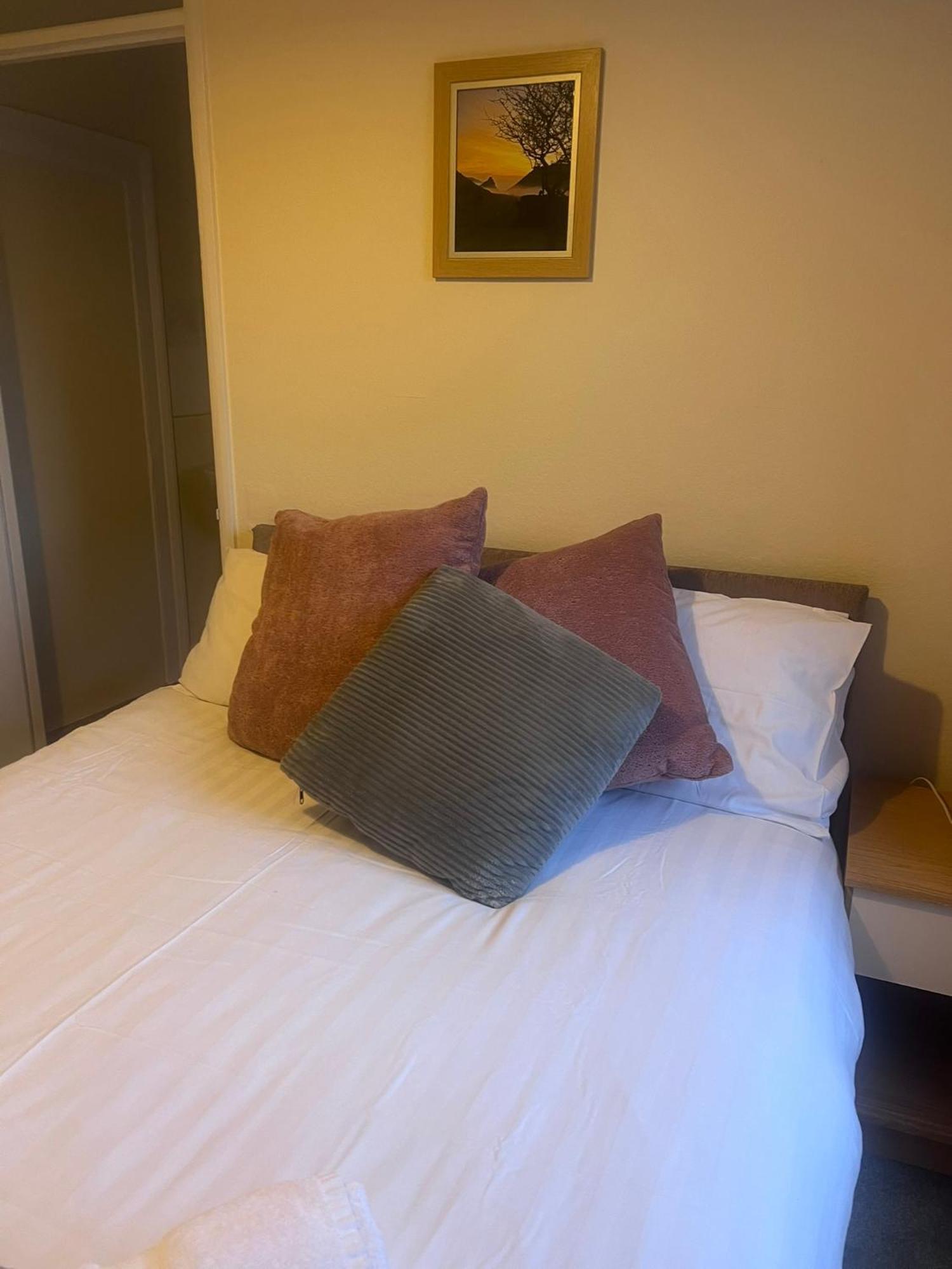 The Crown Hotel Линтън Екстериор снимка