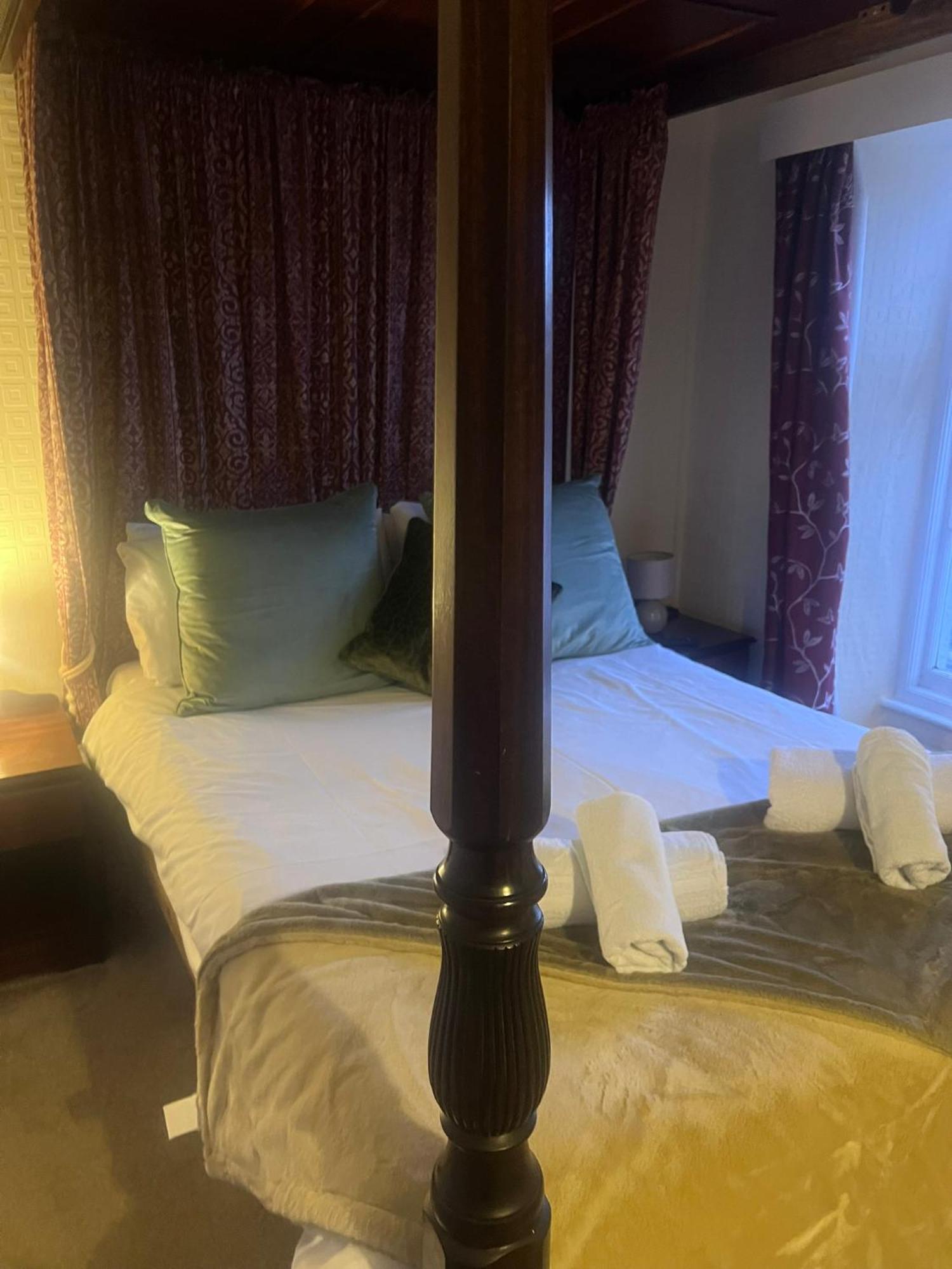 The Crown Hotel Линтън Екстериор снимка