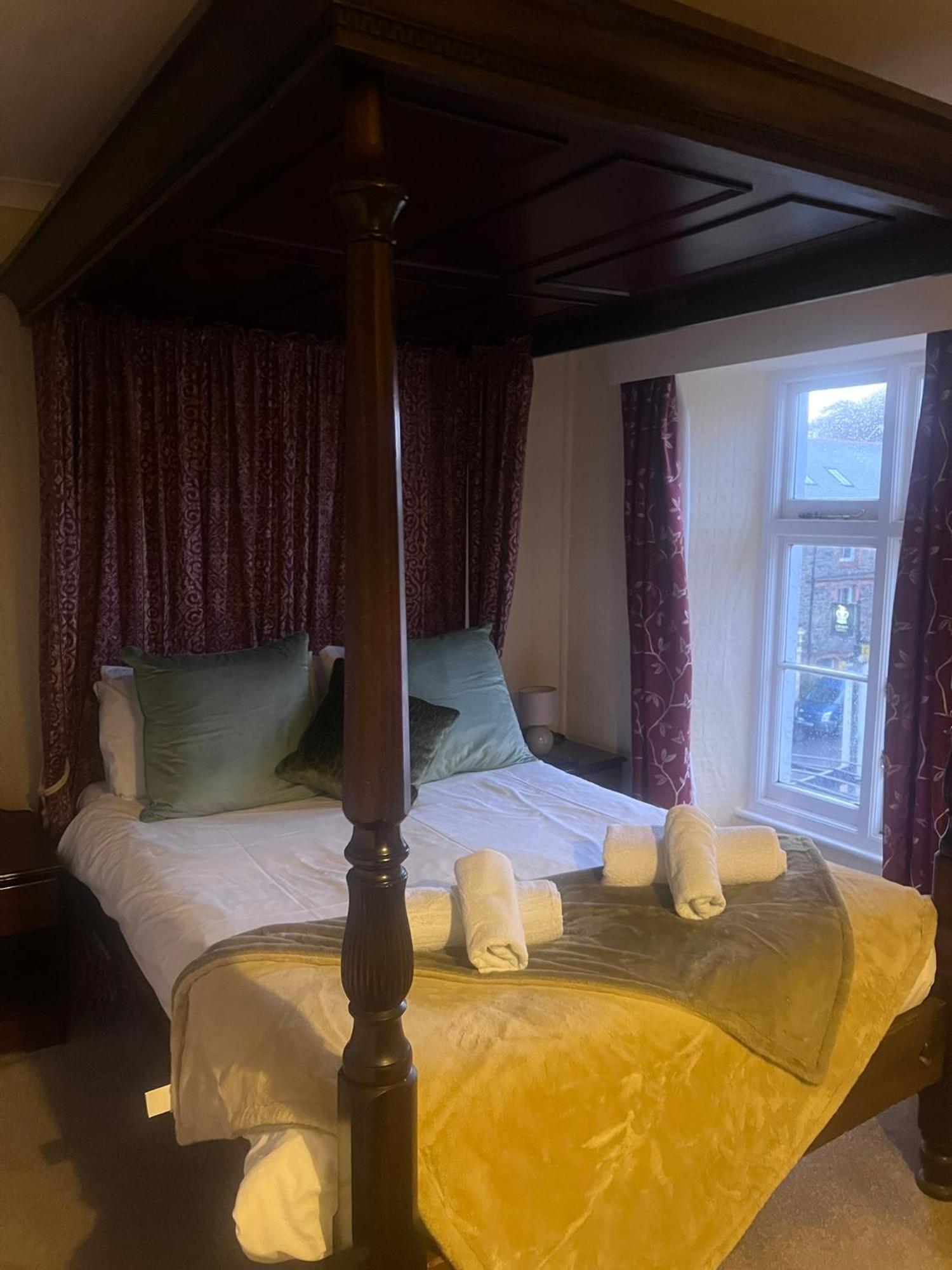The Crown Hotel Линтън Екстериор снимка