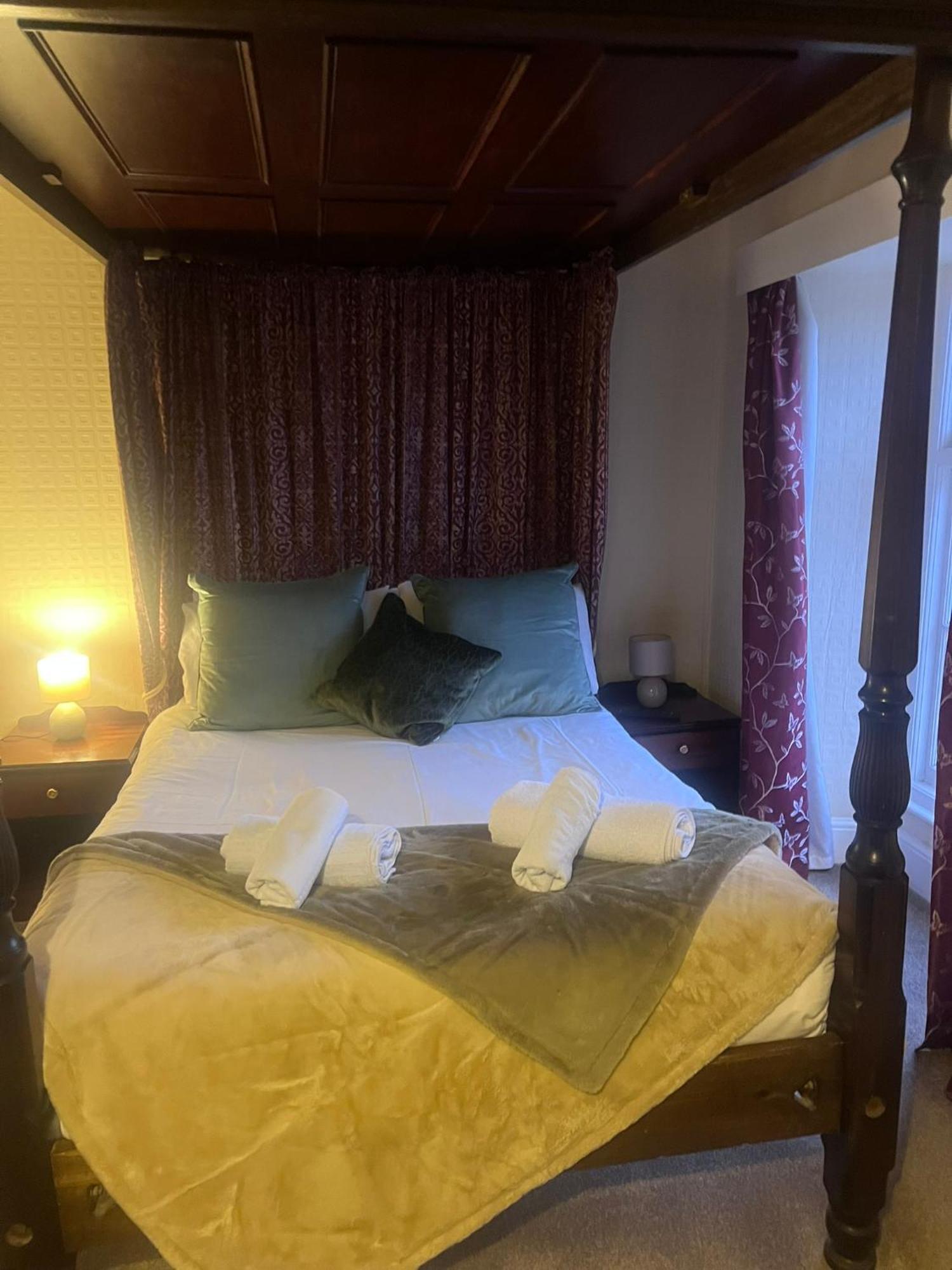 The Crown Hotel Линтън Екстериор снимка