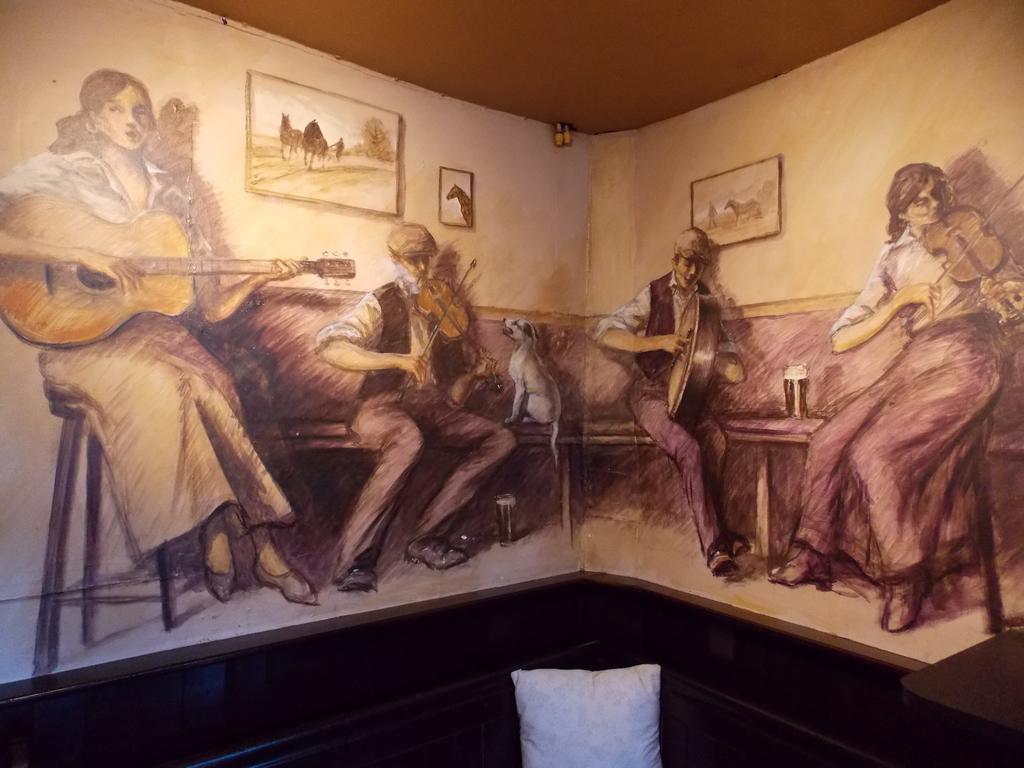 The Crown Hotel Линтън Екстериор снимка